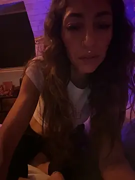 Snapshot of amanilouve chatting on March 8, 2026, 8:45 pm amanilouve online show from March 8, 2026, 8:45 pm