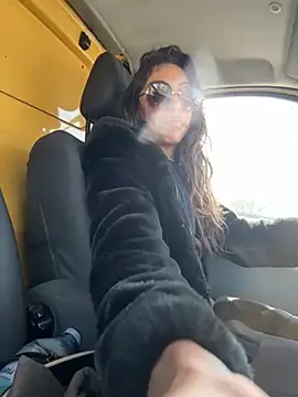 Snapshot of amanilouve chatting on March 5, 2026, 10:12 am amanilouve online show from March 5, 2026, 10:12 am