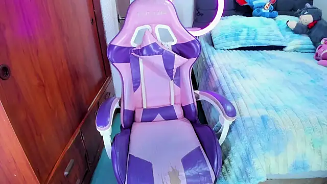 saphira owen online show from April 16, 2026, 5:25 pm