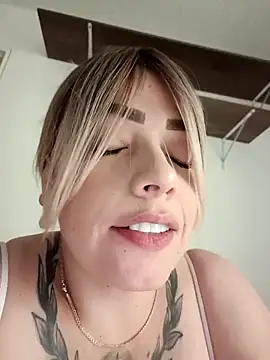 Snapshot of natalygolden69 chatting on November 12, 2025, 1:04 pm natalygolden69 online show from November 12, 2025, 1:04 pm