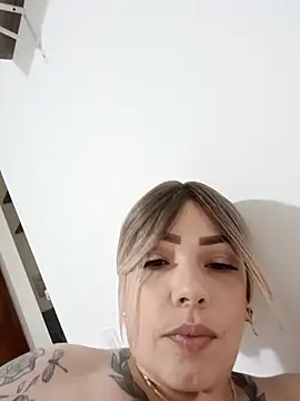 Snapshot of natalygolden69 chatting on November 11, 2025, 2:45 pm natalygolden69 online show from November 11, 2025, 2:45 pm