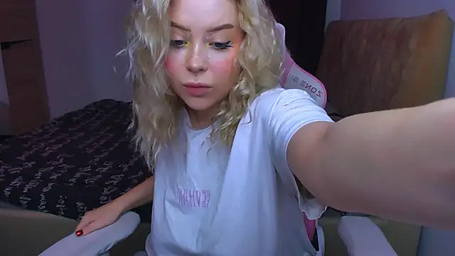 MonaLauu online show from September 30, 2025, 12:49 am