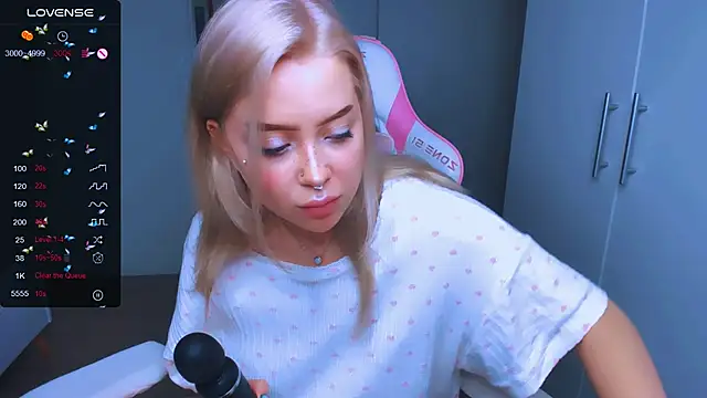 MonaLauu online show from December 28, 2024, 1:28 pm