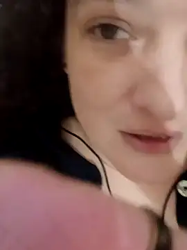 Snapshot of Bella_melada chatting on October 20, 2025, 11:05 pm Bella melada online show from October 20, 2025, 11:05 pm