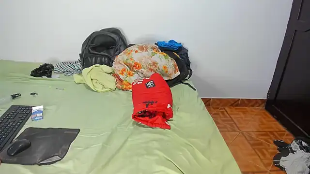 Snapshot of klausvan22 chatting on November 6, 2025, 8:18 am klausvan22 online show from November 6, 2025, 8:18 am