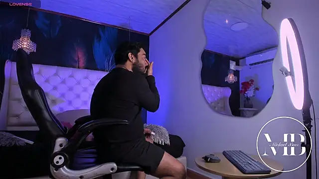 Snapshot of MichaelBear_ chatting on February 9, 2026, 1:31 pm MichaelBear online show from February 9, 2026, 1:31 pm