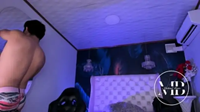 Snapshot of MichaelBear_ chatting on February 10, 2026, 12:26 pm MichaelBear online show from February 10, 2026, 12:26 pm