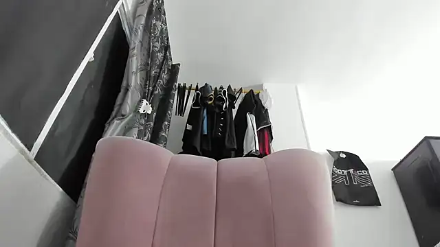 Snapshot of natalia_hottman chatting on October 31, 2025, 12:02 pm natalia hottman online show from October 31, 2025, 12:02 pm