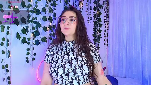 Snapshot of Samii_Evans chatting on November 18, 2025, 1:32 am Samii Evans online show from November 18, 2025, 1:32 am