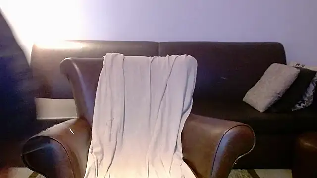 Linda1975 online show from April 9, 2026, 10:21 am