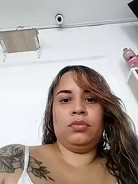 Snapshot of LINDAHALLS chatting on July 2, 2026, 4:02 pm LINDAHALLS online show from July 2, 2026, 4:02 pm