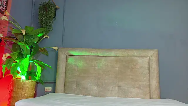 nicol snow online show from March 8, 2026, 1:25 pm