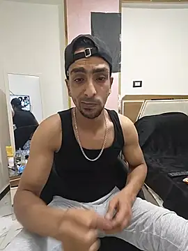 Snapshot of highguy chatting on July 18, 2026, 12:08 am highguy online show from July 18, 2026, 12:08 am