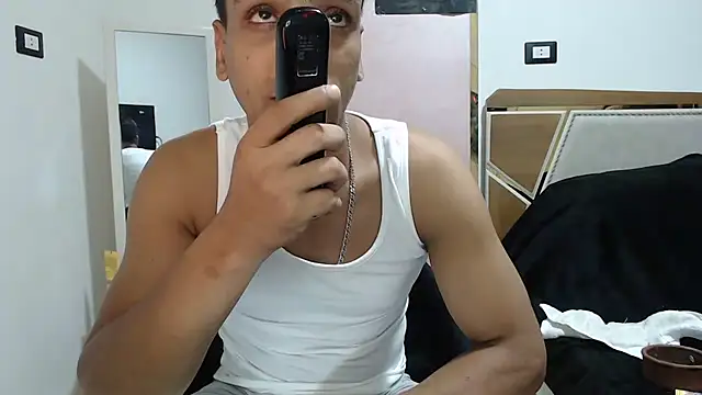 Snapshot of highguy chatting on July 19, 2026, 11:01 pm highguy online show from July 19, 2026, 11:01 pm