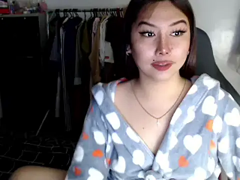 Snapshot of urqueendominant chatting on March 23, 2025, 3:43 am urqueendominant online show from March 23, 2025, 3:43 am