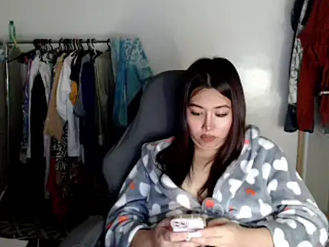 Snapshot of urqueendominant chatting on February 21, 2025, 6:51 am urqueendominant online show from February 21, 2025, 6:51 am