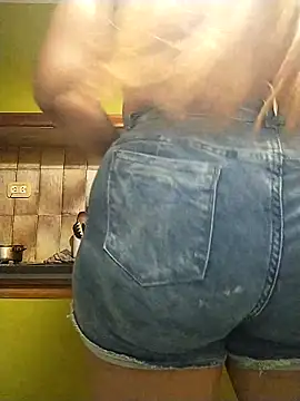 sasha hot98 online show from March 17, 2026, 5:32 am