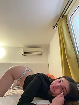 DoriDeluxe66 online show from February 9, 2026, 1:53 pm