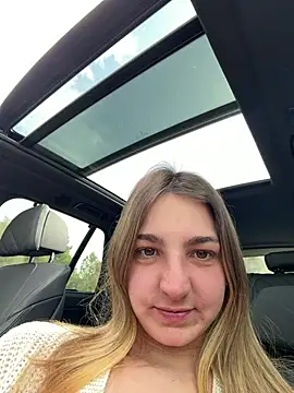 DoriDeluxe66 online show from February 28, 2026, 10:48 am