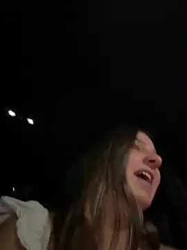 Snapshot of DoriDeluxe66 chatting on October 19, 2025, 12:24 am DoriDeluxe66 online show from October 19, 2025, 12:24 am