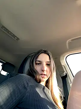 Snapshot of DoriDeluxe66 chatting on November 28, 2025, 2:17 pm DoriDeluxe66 online show from November 28, 2025, 2:17 pm