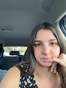 Snapshot of DoriDeluxe66 chatting on November 2, 2025, 12:32 pm DoriDeluxe66 online show from November 2, 2025, 12:32 pm