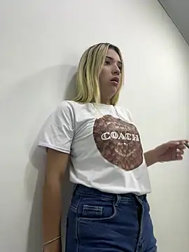 Snapshot of Sarita-candy chatting on March 1, 2025, 12:17 am Sarita-candy online show from March 1, 2025, 12:17 am