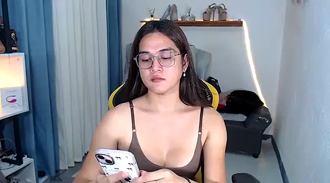 MarieLoveGlamorous online show from February 1, 2025, 1:51 pm