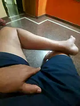Snapshot of Stripkomal chatting on May 8, 2026, 4:44 pm Stripkomal online show from May 8, 2026, 4:44 pm