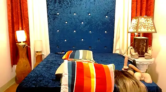 Snapshot of goddessALLURA chatting on March 21, 2025, 12:18 am goddessALLURA online show from March 21, 2025, 12:18 am