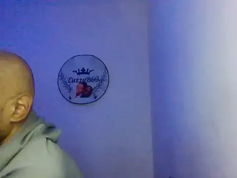 CuzzyB69 online show from November 27, 2025, 7:58 pm