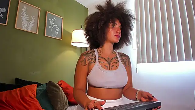 Snapshot of karlye_5 chatting on November 12, 2025, 5:06 pm karlye 5 online show from November 12, 2025, 5:06 pm