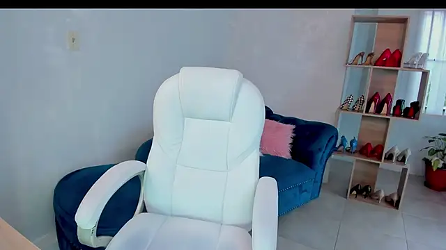 Snapshot of MissRhodes1 chatting on January 13, 2026, 8:02 pm MissRhodes1 online show from January 13, 2026, 8:02 pm