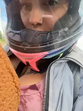 Snapshot of Emiily_W chatting on January 9, 2026, 6:37 pm Emiily W online show from January 9, 2026, 6:37 pm