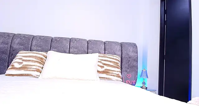 naia blessed online show from November 21, 2025, 7:13 pm