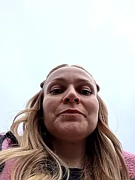 Snapshot of Bondgirl_013 chatting on May 15, 2026, 2:48 pm Bondgirl 013 online show from May 15, 2026, 2:48 pm