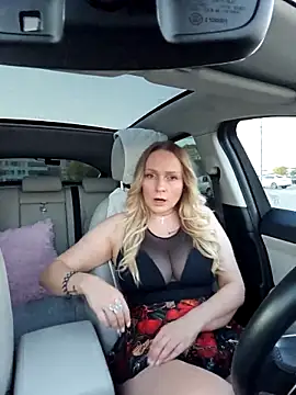 Snapshot of Bondgirl_013 chatting on October 29, 2025, 2:16 pm Bondgirl 013 online show from October 29, 2025, 2:16 pm