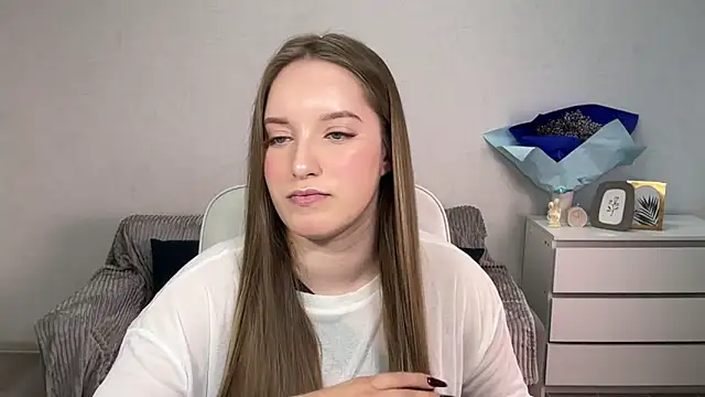 EvaMaddison online show from September 25, 2025, 8:20 am