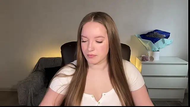 EvaMaddison online show from April 9, 2026, 7:25 am