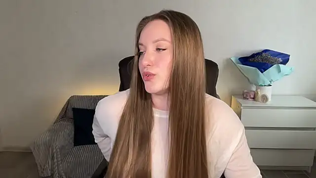 EvaMaddison online show from April 8, 2026, 7:21 am