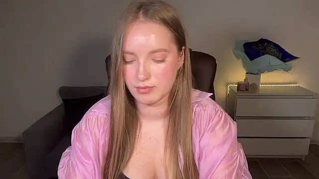 Snapshot of EvaMaddison chatting on July 10, 2026, 6:30 pm EvaMaddison online show from July 10, 2026, 6:30 pm