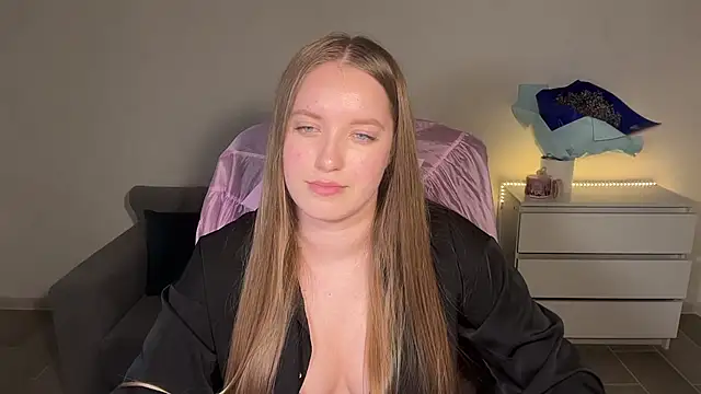 Snapshot of EvaMaddison chatting on July 16, 2026, 10:07 pm EvaMaddison online show from July 16, 2026, 10:07 pm
