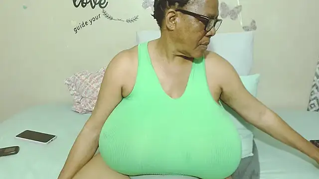 Snapshot of DairyQueen2 chatting on September 14, 2025, 8:31 pm DairyQueen2 online show from September 14, 2025, 8:31 pm