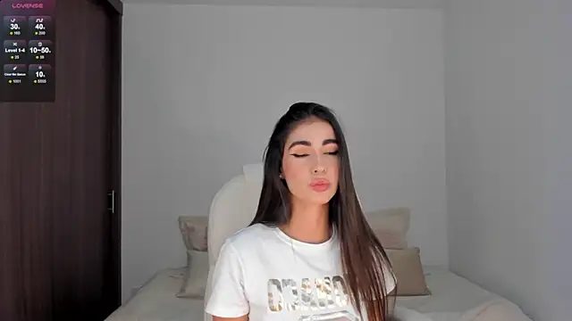 RebeccaBaxter online show from January 28, 2025, 12:05 am