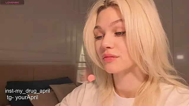 Snapshot of MyApril chatting on November 26, 2025, 3:23 pm MyApril online show from November 26, 2025, 3:23 pm