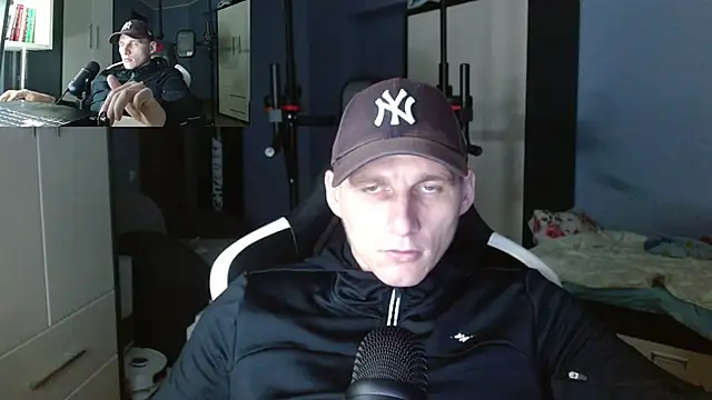 Snapshot of PoliglotJoe chatting on October 11, 2025, 12:33 am PoliglotJoe online show from October 11, 2025, 12:33 am
