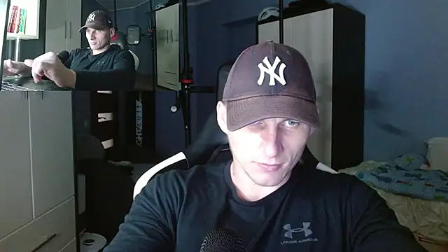 Snapshot of PoliglotJoe chatting on October 13, 2025, 2:46 am PoliglotJoe online show from October 13, 2025, 2:46 am