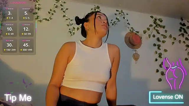 bonie lov online show from April 15, 2026, 10:21 pm