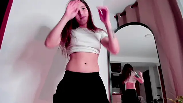 Snapshot of HannaMoom chatting on January 21, 2025, 11:34 pm HannaMoom online show from January 21, 2025, 11:34 pm