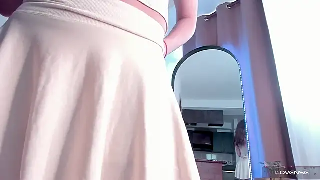 Snapshot of HannaMoom chatting on February 21, 2025, 9:43 pm HannaMoom online show from February 21, 2025, 9:43 pm